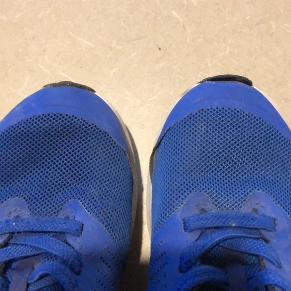 Boys size 11 running shoes - Picture 7 of 8